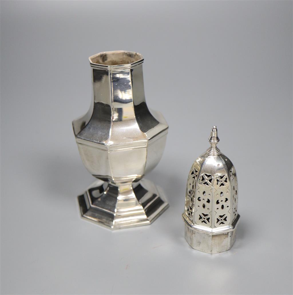 A George V silver octagonal sugar caster, Chester, 1915, 18.5cm, 3oz.